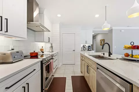 Kitchen - 3899 SE Lee St, Stuart, FL 34997 photo 5 of 5