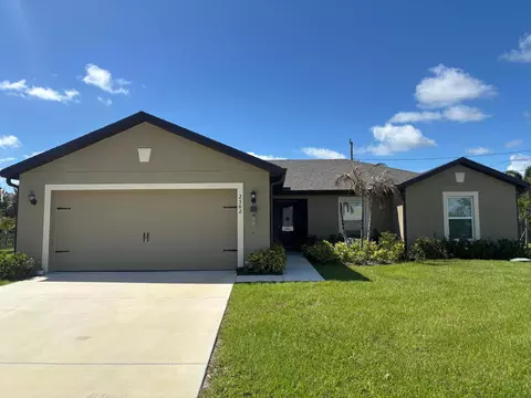 2562 SE Kaycee Ct, Port Saint Lucie, FL 34952