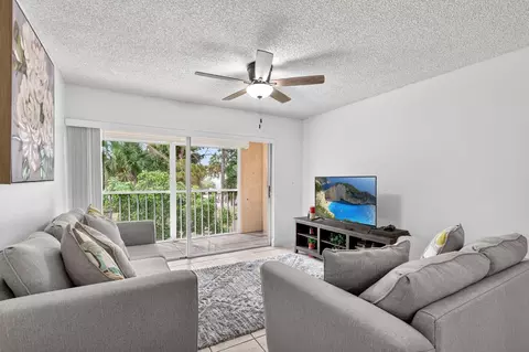 1548 SE Royal Green Cir #206, Port Saint Lucie, FL 34952