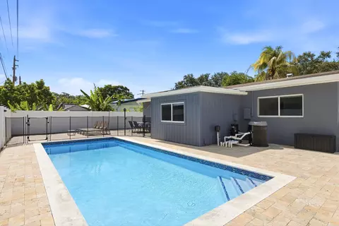 6444 Oak St, Hollywood, FL 33024