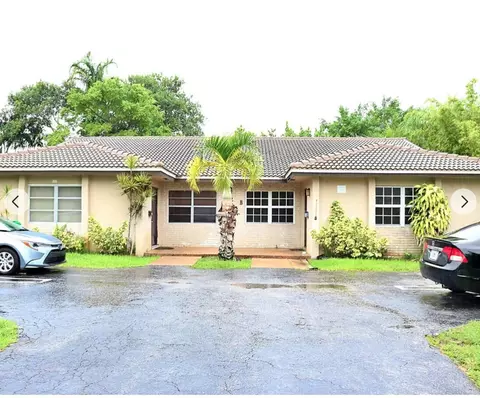 11200 NW 39th St NW #A-B, Coral Springs, FL 33065