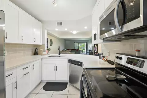 23380 Carolwood Ln #202, Boca Raton, FL 33428