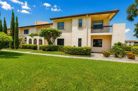 8045 Eastlake Dr #E, Boca Raton, FL 33433
