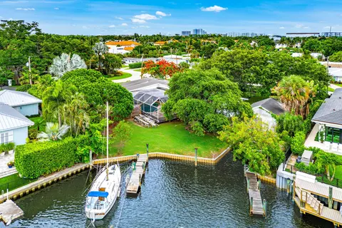 12019 N Edgewater Dr, West Palm Beach, FL 33410