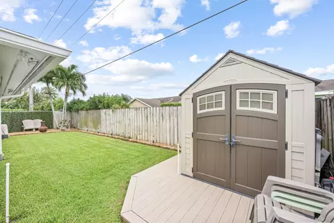 Exterior - 128 Banyan Cir, Jupiter, FL 33458 photo 9 of 12