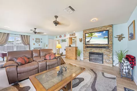 Living - 128 Banyan Cir, Jupiter, FL 33458 photo 7 of 7
