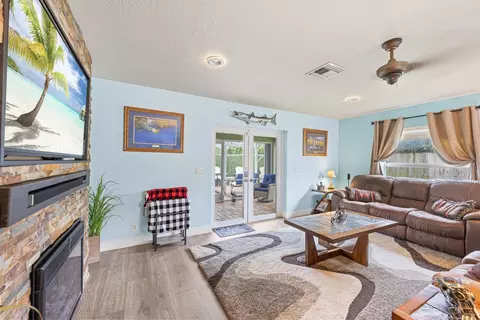 Living - 128 Banyan Cir, Jupiter, FL 33458 photo 5 of 7