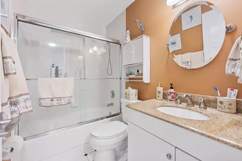 Bath - 128 Banyan Cir, Jupiter, FL 33458 photo 1 of 3