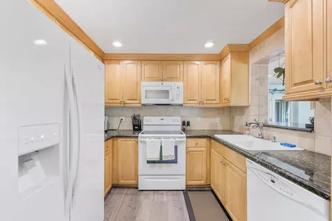 Kitchen - 128 Banyan Cir, Jupiter, FL 33458 photo 1 of 3