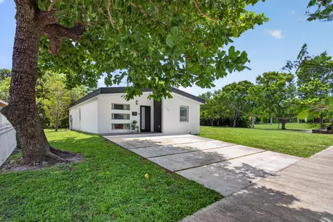 700 NW 17th Ter, Pompano Beach, FL 33069