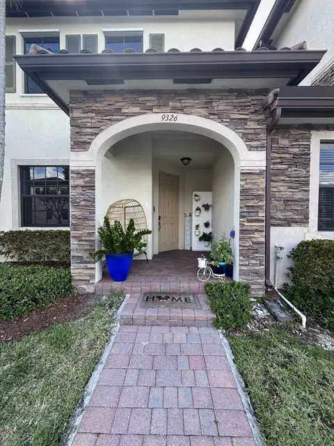 9326 W 33rd Ln, Hialeah, FL 33018