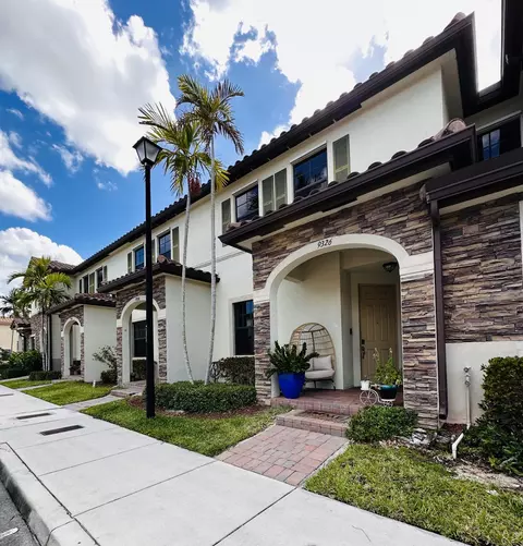 9326 W 33rd Ln, Hialeah, FL 33018