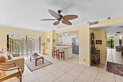 372 Golfview Rd #101, North Palm Beach, FL 33408