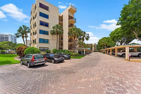 372 Golfview Rd #101, North Palm Beach, FL 33408