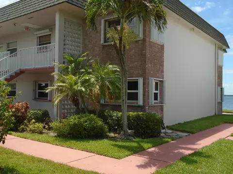 1133 Bayshore Dr #105, Fort Pierce, FL 34949
