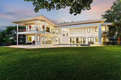 8818 SE Riverfront Ter, Jupiter, FL 33469