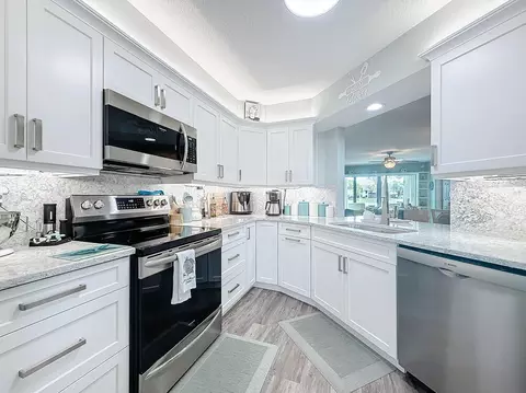 Kitchen - 3410 SE Martinique Trce #102, Stuart, FL 34997 photo 2 of 3