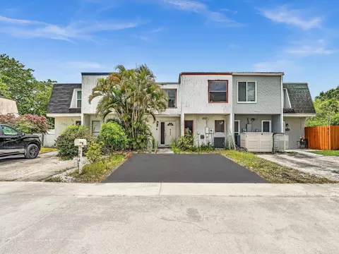 264 Sunshine Dr, Coconut Creek, FL 33066