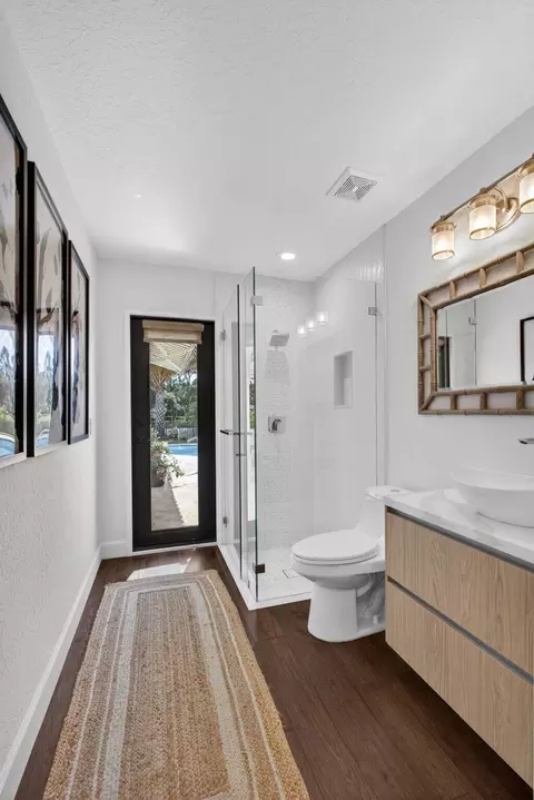 Bath - 134 Gothic Cir, Jupiter, FL 33458 photo 4 of 4