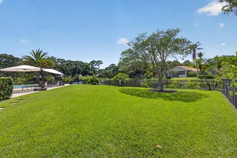Exterior - 134 Gothic Cir, Jupiter, FL 33458 photo 5 of 6