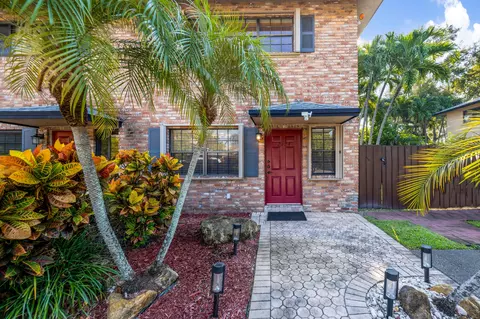 2124 NE 9th Ave, Wilton Manors, FL 33305