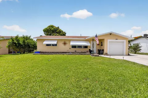 220 SW 10th Ave, Boynton Beach, FL 33435