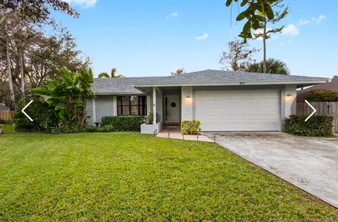 911 Citrus Pl, Wellington, FL 33414