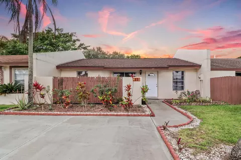 23 Chelsea Ln, Boynton Beach, FL 33426