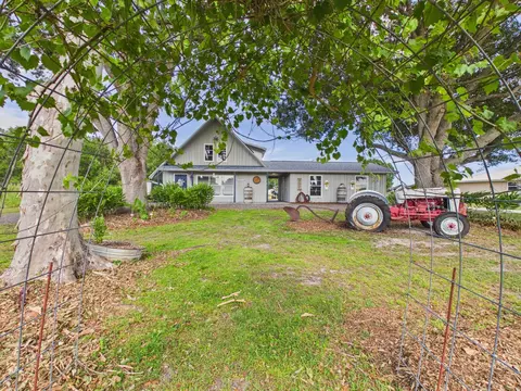 Exterior - 136 SW 85th Ave, Okeechobee, FL 34974 photo 3 of 17