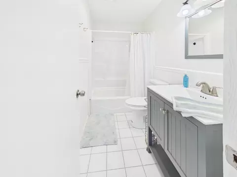 Bath - 136 SW 85th Ave, Okeechobee, FL 34974 photo 1 of 5
