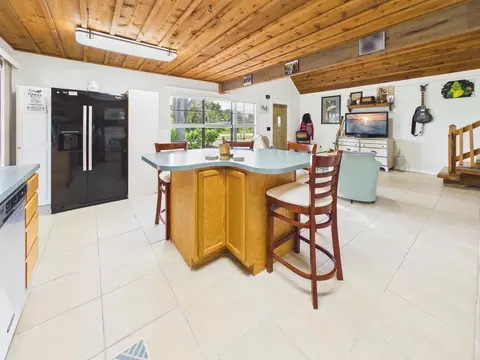 Kitchen - 136 SW 85th Ave, Okeechobee, FL 34974 photo 4 of 5