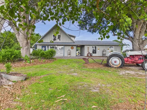 Exterior - 136 SW 85th Ave, Okeechobee, FL 34974 photo 2 of 17