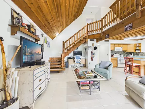 Living - 136 SW 85th Ave, Okeechobee, FL 34974 photo 1 of 4