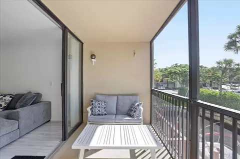 16 Royal Palm Way #205, Boca Raton, FL 33432