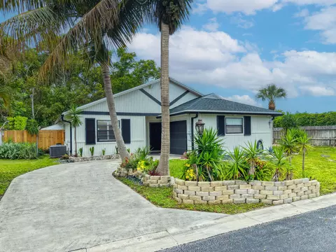 6062 Bania Wood Cir, Atlantis, FL 33462