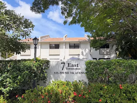 575 NE 7th Ave #4B, Fort Lauderdale, FL 33301