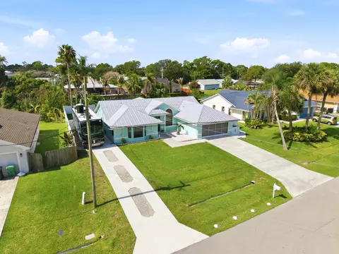 532 SE Majestic Ter, Port Saint Lucie, FL 34983