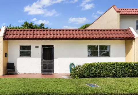 102 Lake Anne Dr, West Palm Beach, FL 33411
