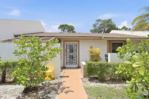 6126 Fairfield Cir, Greenacres, FL 33463