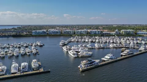 975 NW Flagler Ave #206, Stuart, FL 34994