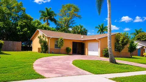 10304 Pippin Ln, Royal Palm Beach, FL 33411