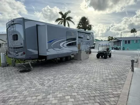 883 Nettles Blvd, Jensen Beach, FL 34957