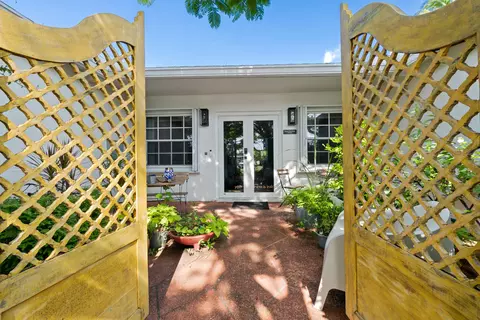 3991 NW 46th Ave, Lauderdale Lakes, FL 33319