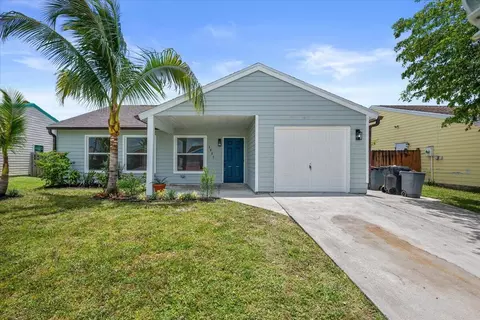 5082 Dalewood Ln, Lake Worth, FL 33467