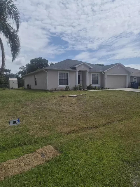 681 NW Thuringer St NW, Palm Bay, FL 32907