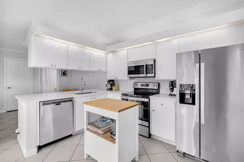 1805 Middleton Way, West Palm Beach, FL 33409