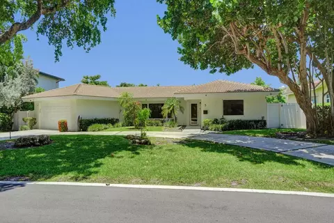 5 Gatehouse Rd, Sea Ranch Lakes, FL 33308