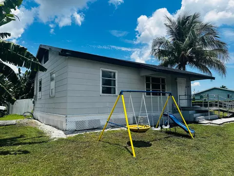 566 SE 7th Dr, Belle Glade, FL 33430