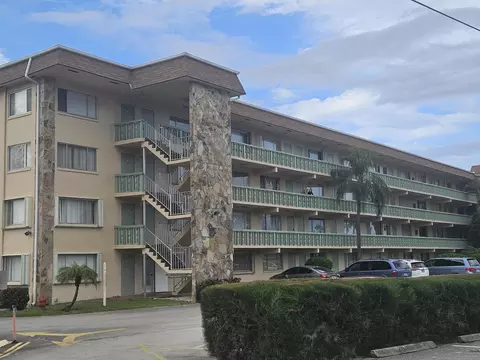 300 Village Green Cir S #302, Palm Springs, FL 33461