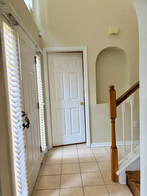 Entry Way - 2408 Sandridge Cir, Eustis, FL 32726 photo 2 of 6